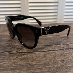 Prada sunglasses - black